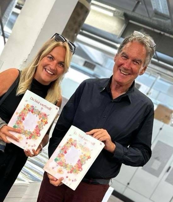 Claudia Veiter und Georg Schärmer mit ihrem neuen Buch "Du bist Wertvoll"