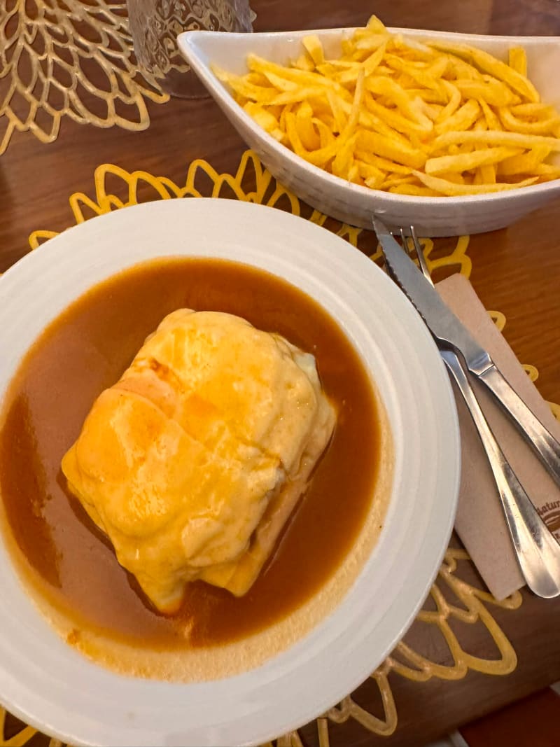 Francesinha da Taberna do Pedro em Leça da Palmeira