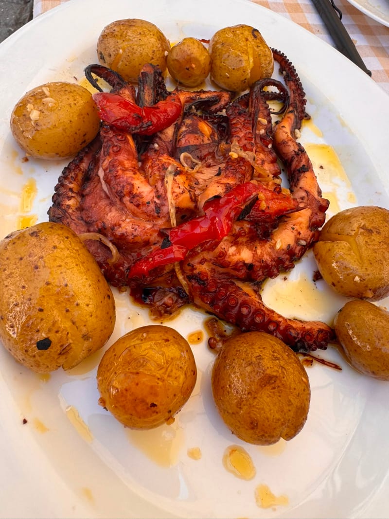 Polvo à lagareiro da Taberna do Pedro em Leça da Palmeira
