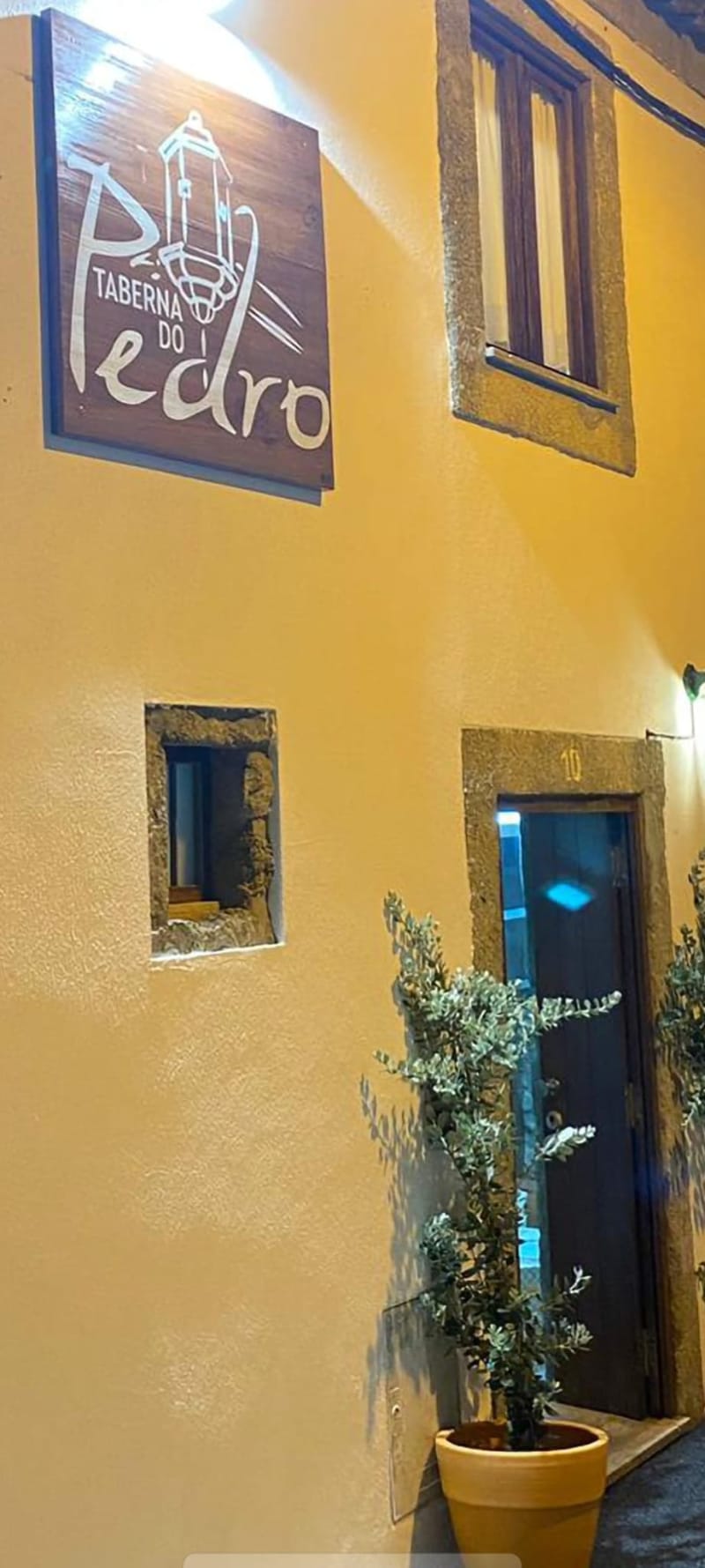 Entrada da Taberna do Pedro em Leça da Palmeira
