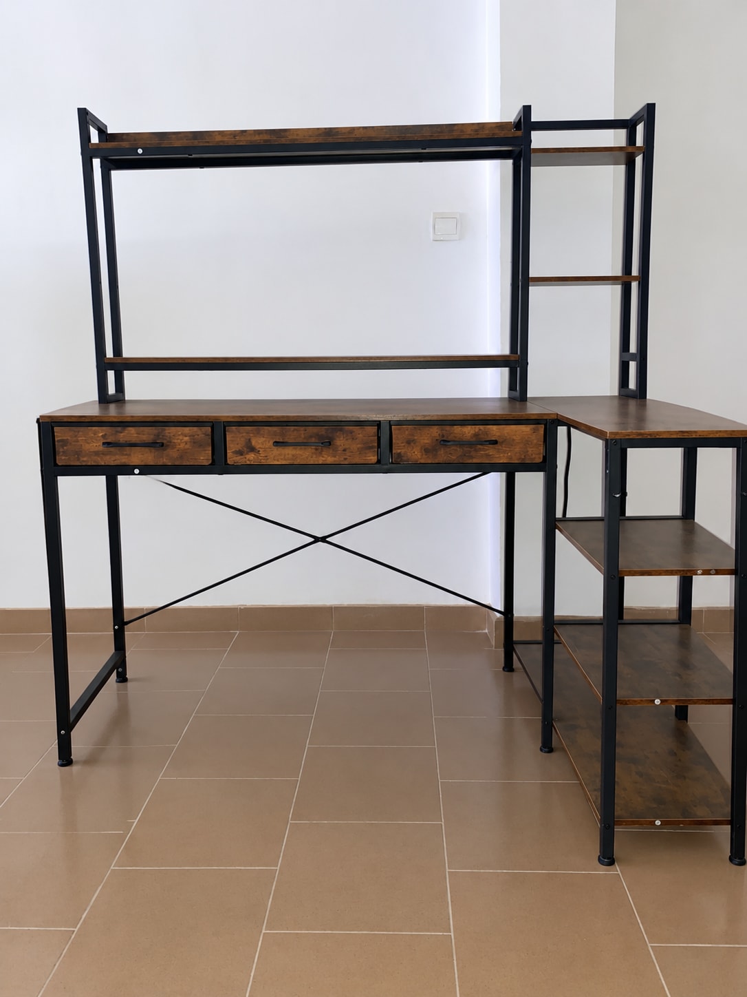 BUREAU D'ORDINATEUR MODERNE