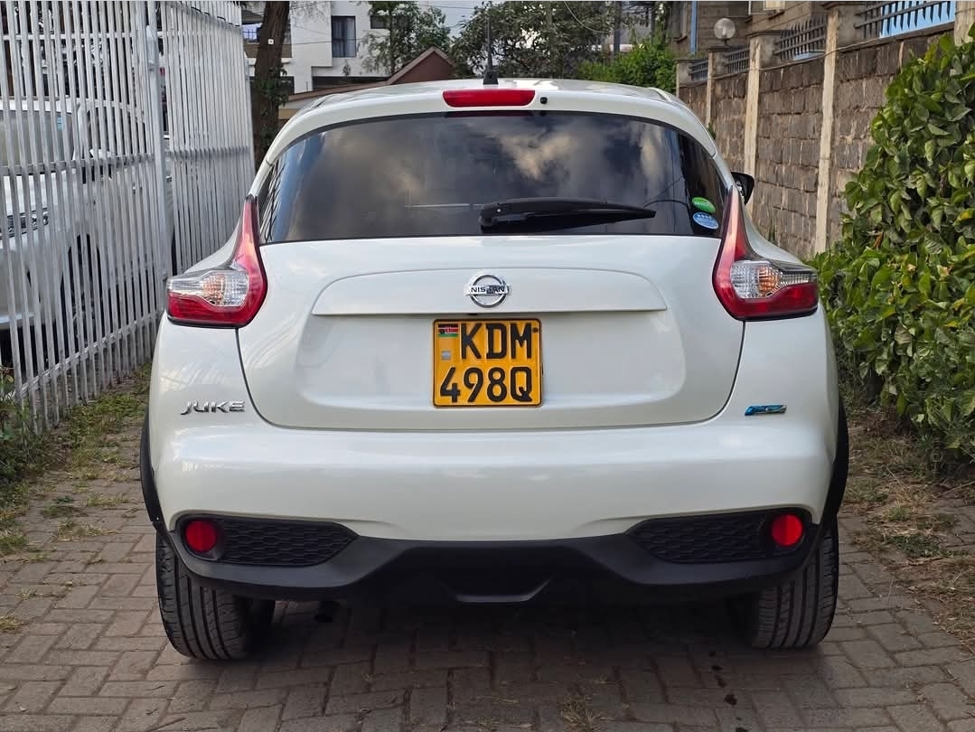 2016 Nissan Juke 15RX - vehicle image 1