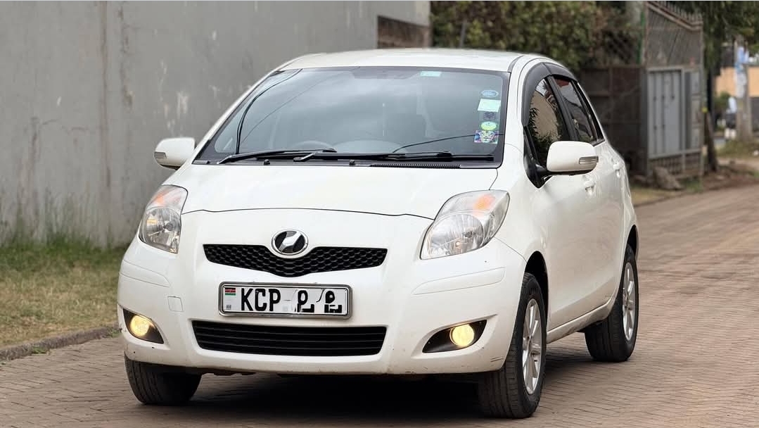2011 Toyota Vitz 1.3L - vehicle image 1