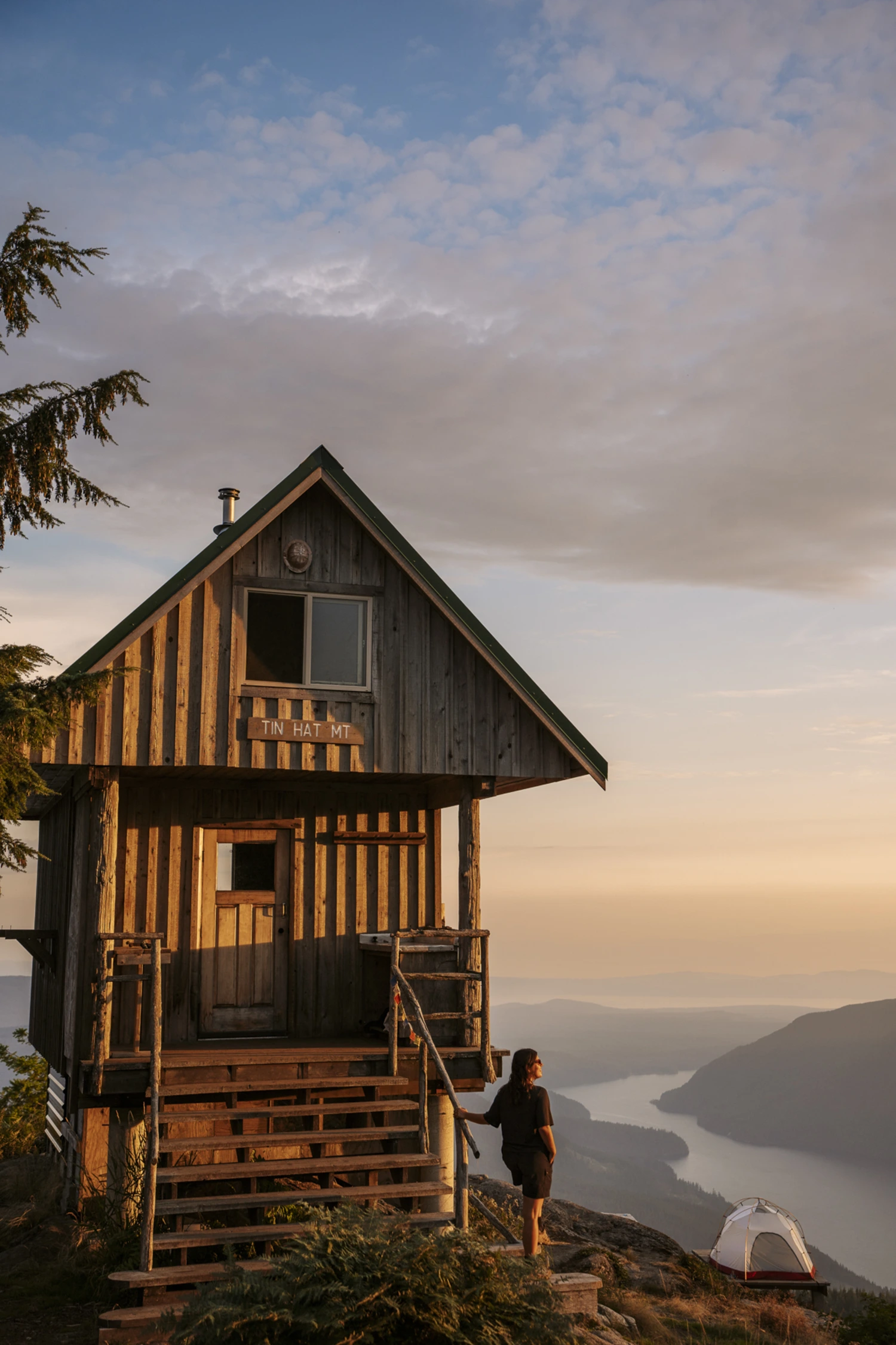 Cover image for 8 Things to Know Before Hiking to the Tin Hat Hut, Sunshine Coast (2025 Guide)