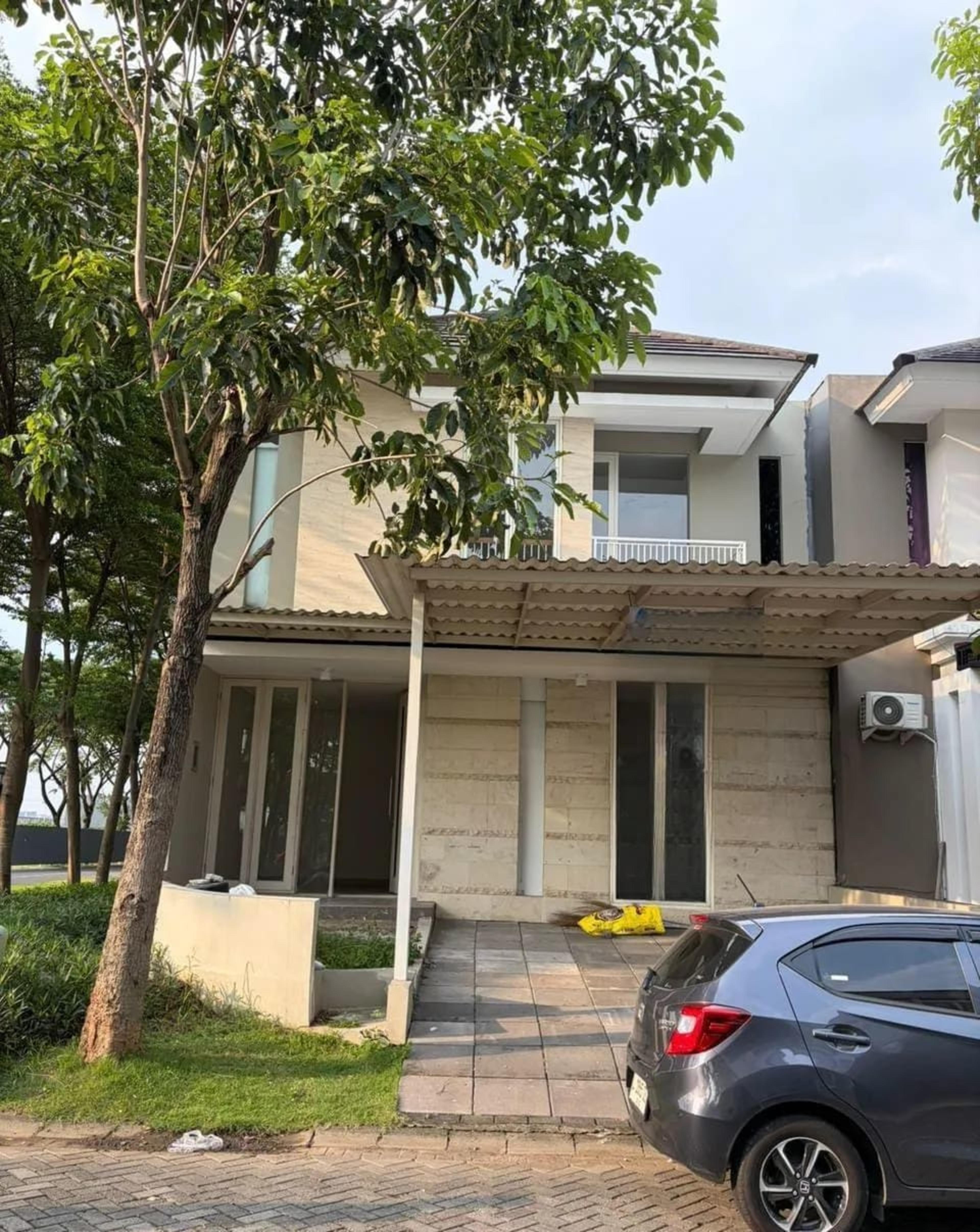 Rumah Dijual di Citraland GreenLake Surabaya — Rp 2,2 M