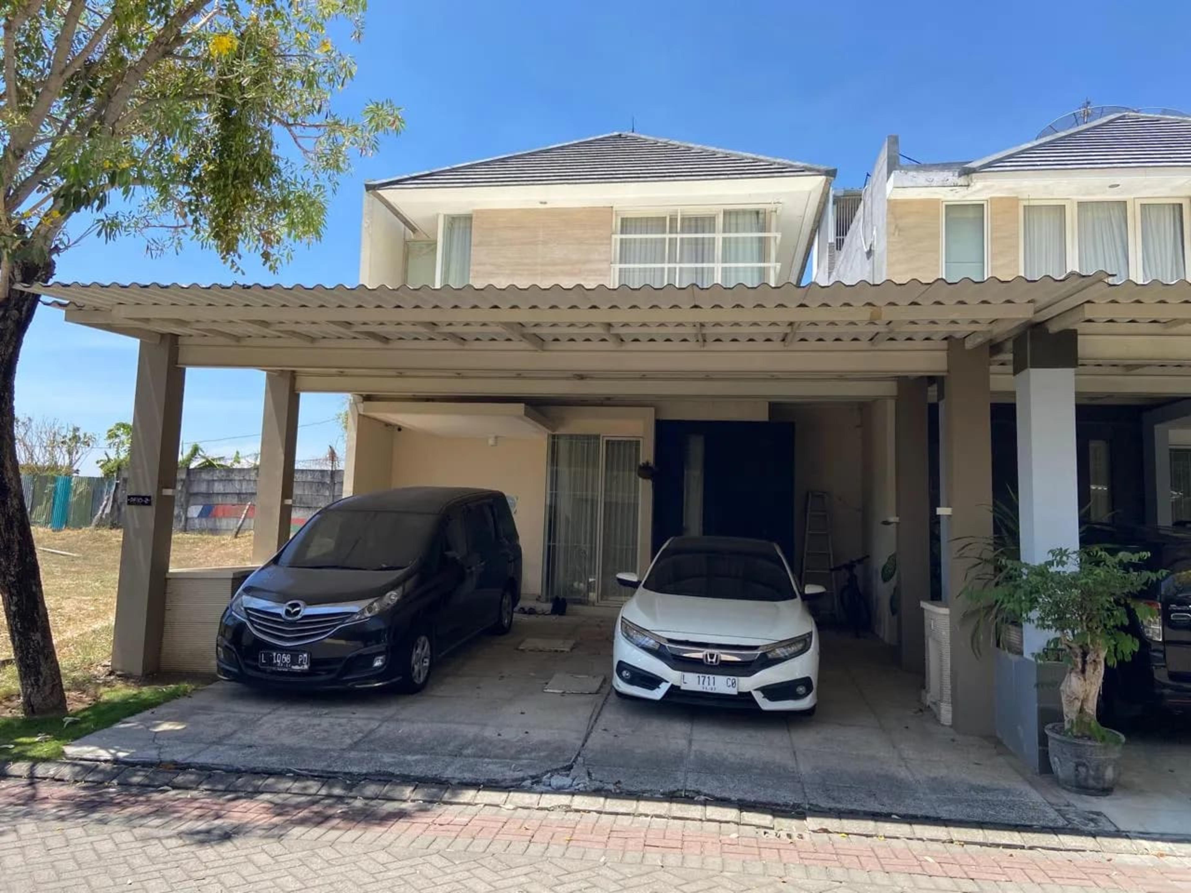 Rumah Dijual di Pakuwon Indah Surabaya — Rp 3.5 M