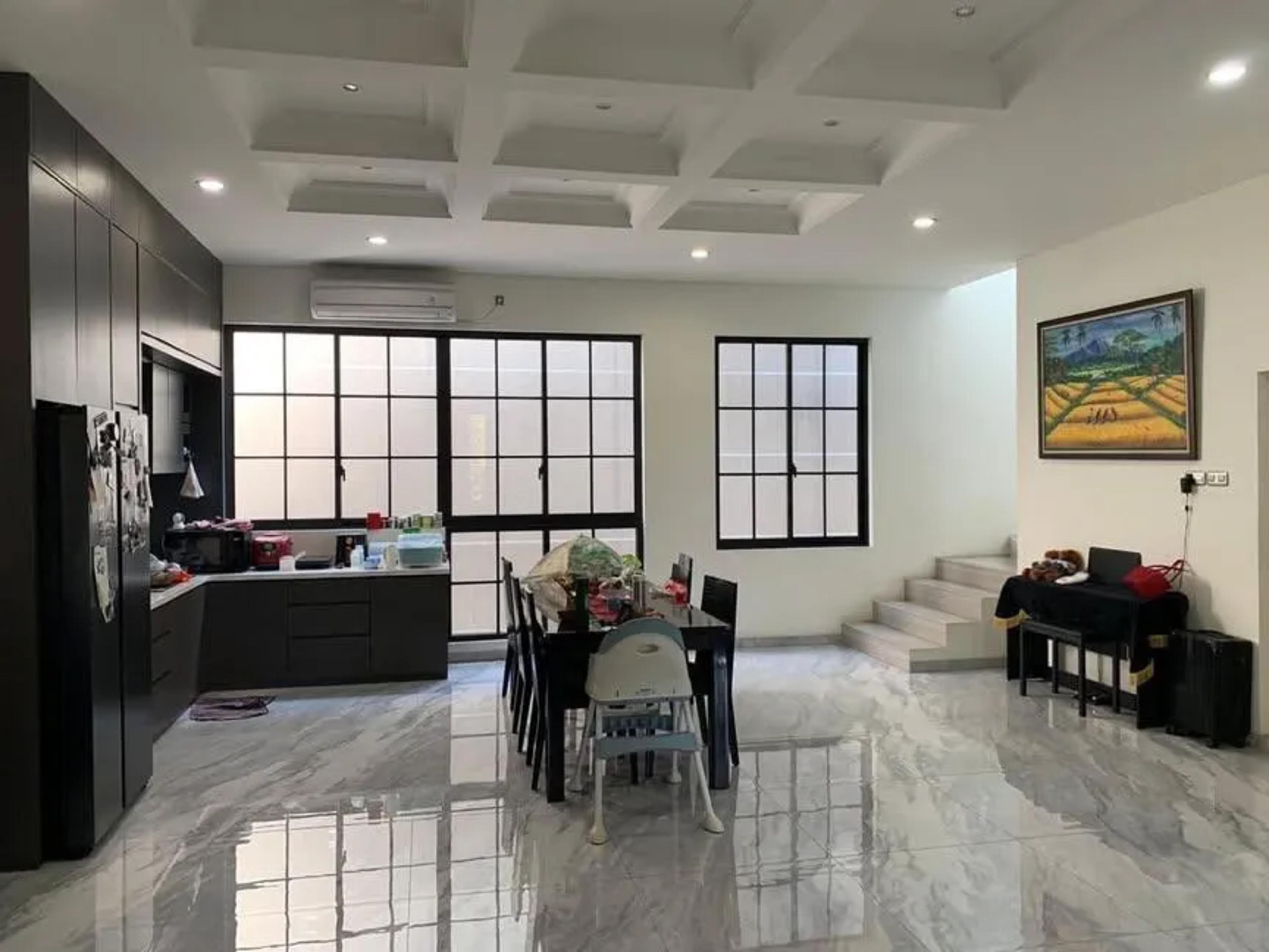 Dijual Rumah The Mansion Pakuwon Indah Surabaya Barat