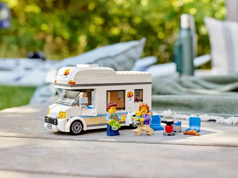 LEGO City Holiday Camper Van - Image 2