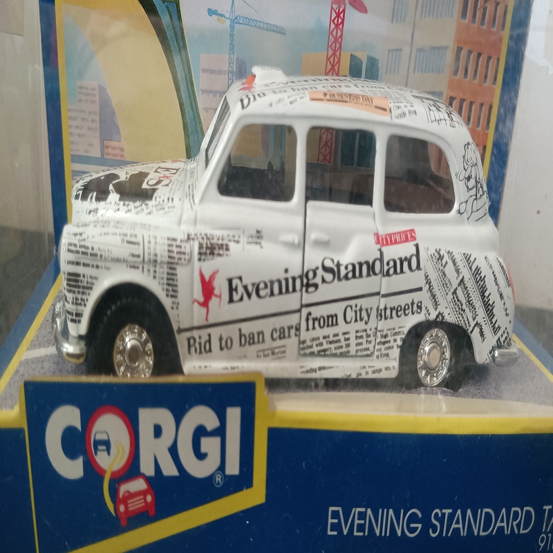 Corgi 91814 Evening Standard Taxi Diecast Model J778 CYW | Box - Image 1