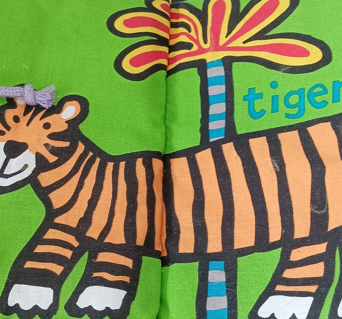 Jellycat Soft Book – Jungly Tails | Baby Sensory Crinkle Book | VGUC   - Image 4