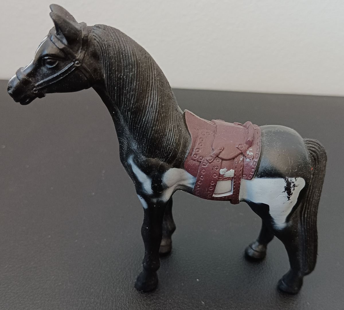 Vintage 1970s Miniature Plastic Horse with Molded Saddle – Dollhouse, Diorama, Farm Toy | VGUC - Image 1