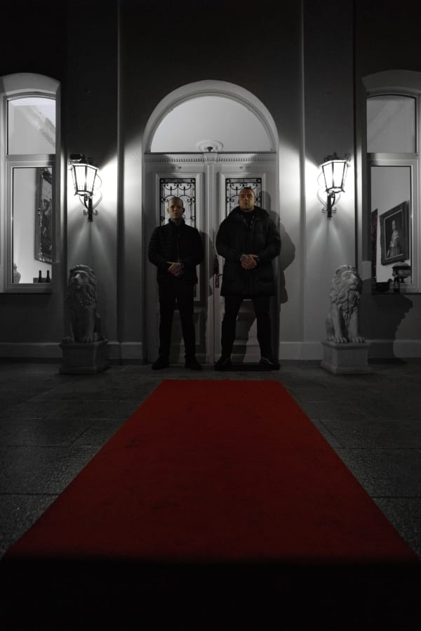 SCHLOSS - RED CARPET