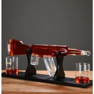 Set pentru Cognac, Whiskey Sticla-decantor AK47, 4 pahare si suport din lemn