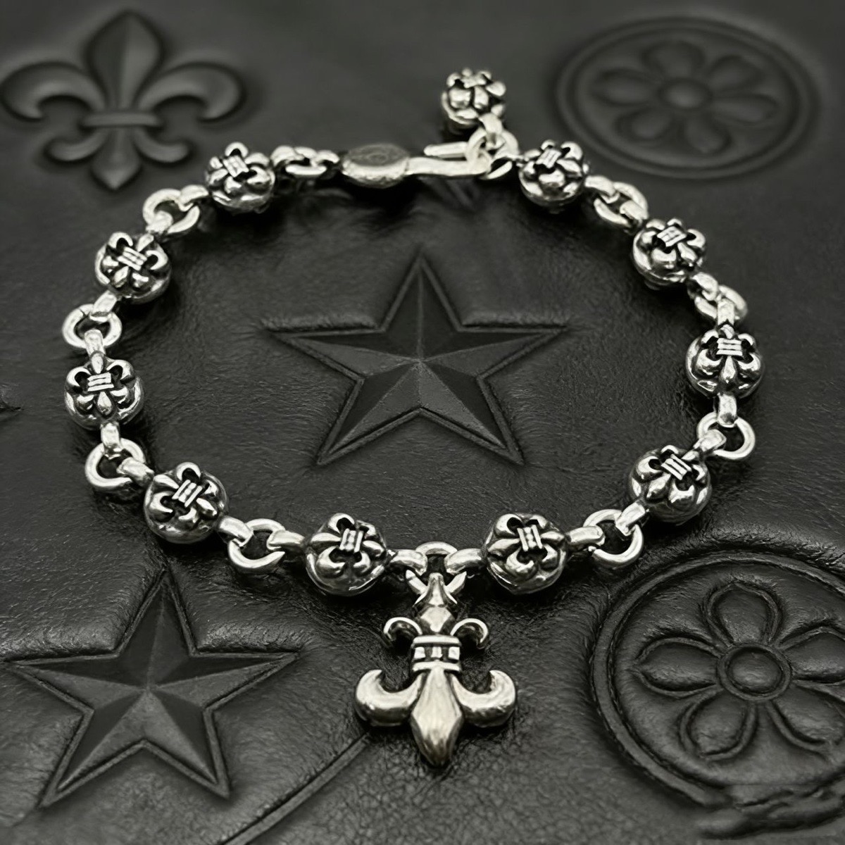 Trendy fashion handchain