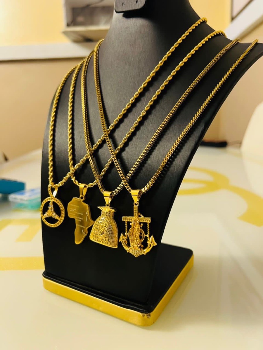 Unisex steel chain and pendant
