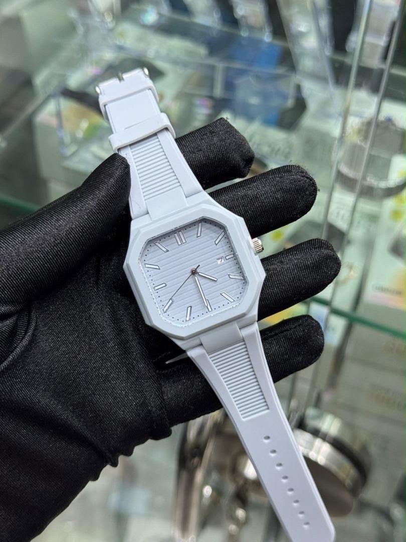 UNIVERSAL WATCH