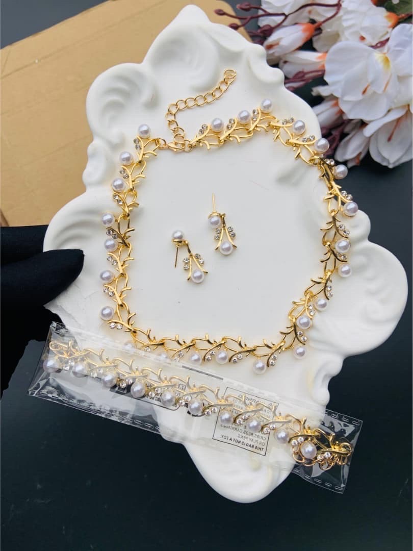 Floral pearl set