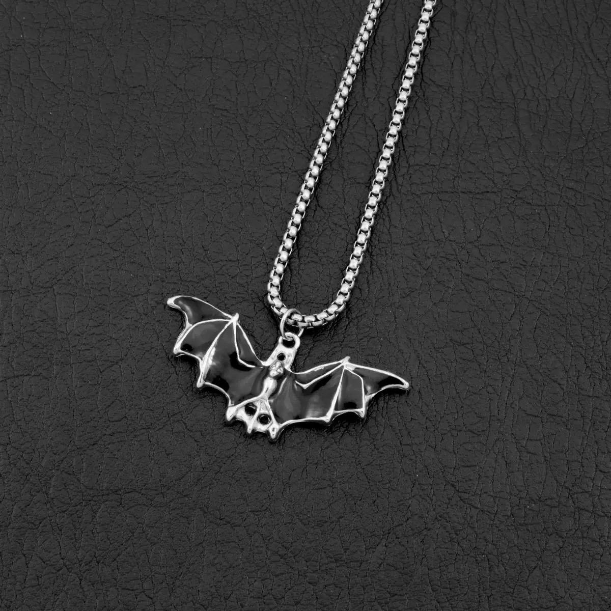 Cross pendent necklace