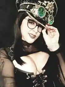 Gaby Valadez en un show temático con vestuario de personaje