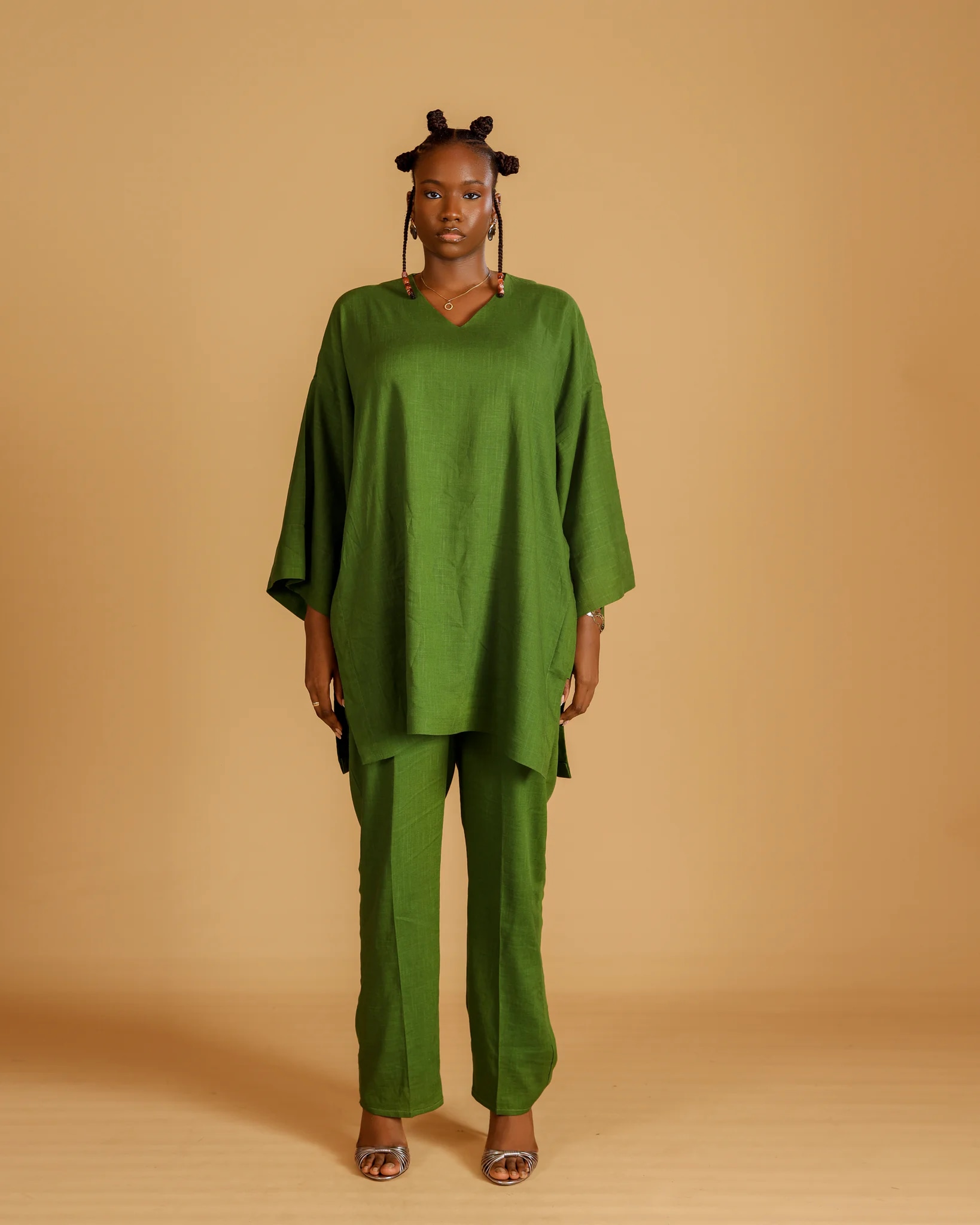 OLIVE GREEN V-NECK OMO AYO