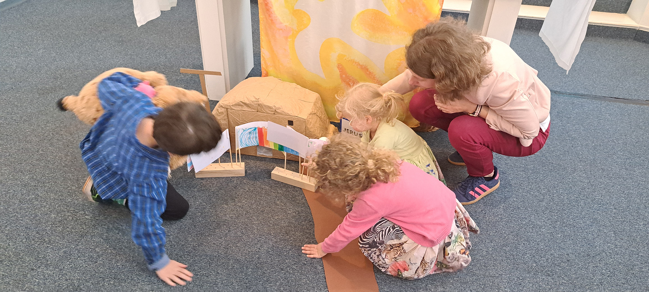 Kinder in der Messiaskapelle