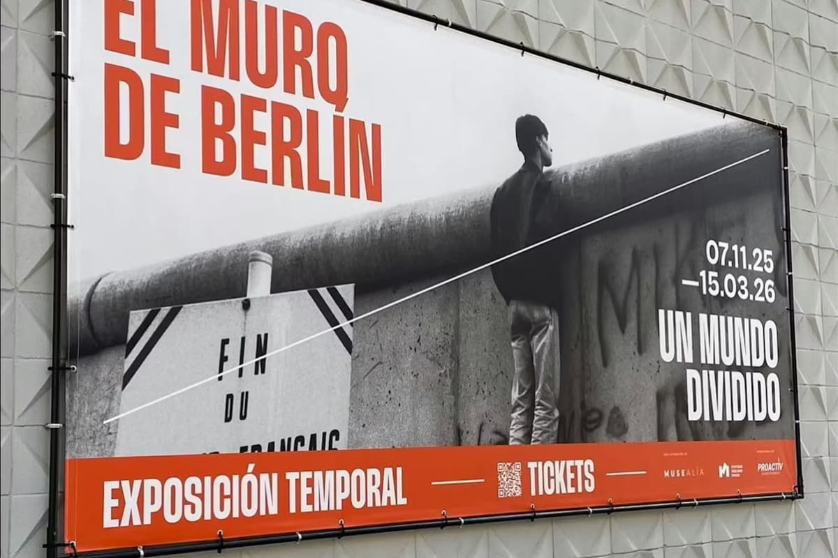 The Berlin Wall: A World Divided