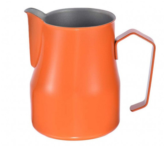 Питчер для латте-арт 750 мл Motta Europa, нержавеющая сталь, оранжевый с тонким носиком для идеального наливания