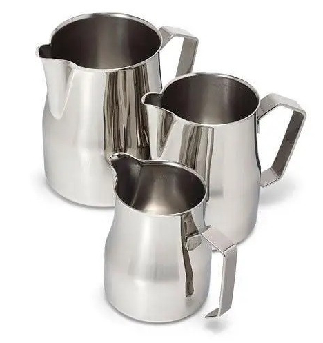 Питчер для латте-арт Motta Europa 250 мл из нержавеющей стали с удобным носиком для создания молочной пены