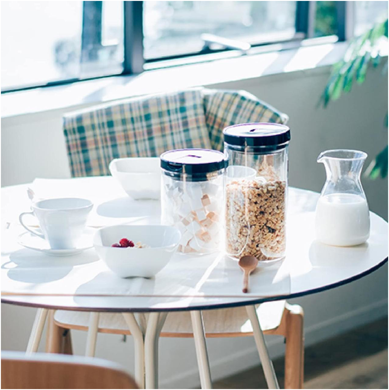 Емкость для хранения кофе и чая Hario объемом 1 л с вакуумной крышкой из боросиликатного стекла черного цвета