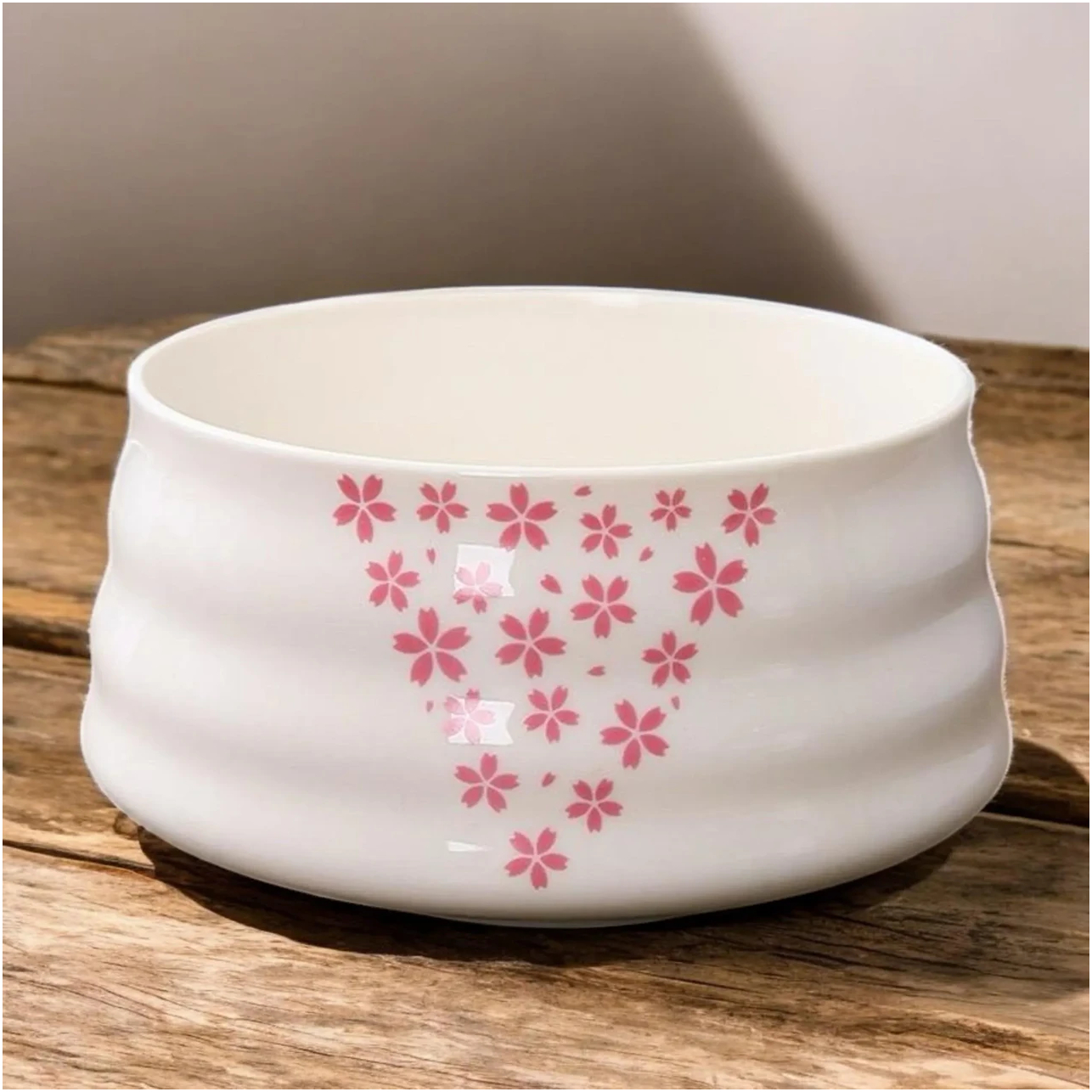 Тяван для матча Carnation 550 мл - керамическая чаша для чайной церемонии с уникальной текстурой и глянцевой поверхностью