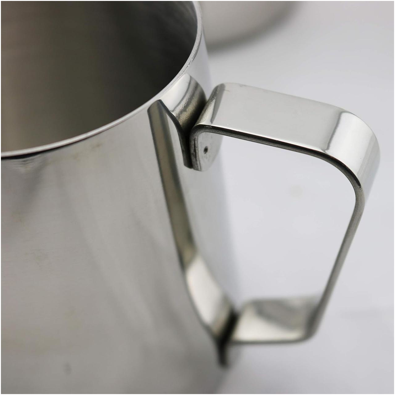 Питчер для молока Rhinowares 600 мл с удобным носиком для латте-арта и эргономичной ручкой