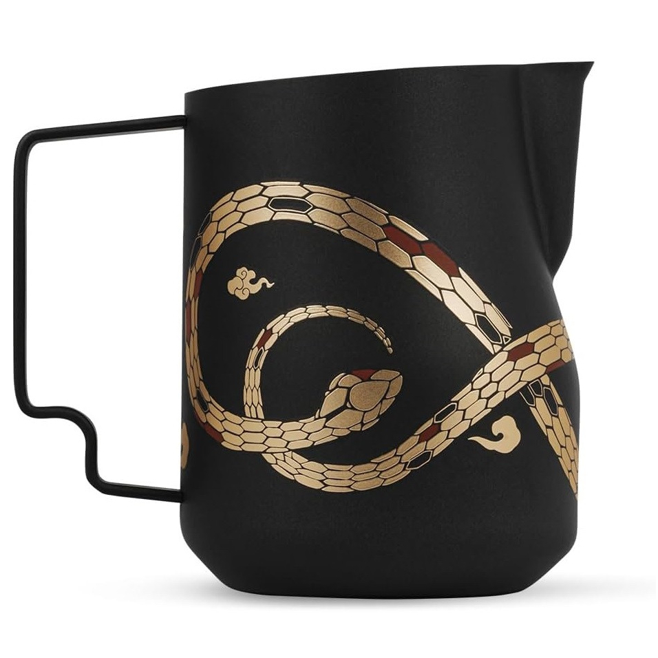 Питчер для латте-арта MHW-3Bomber 450 мл с уникальным дизайном Snake Edition и сливом Eagle Spout