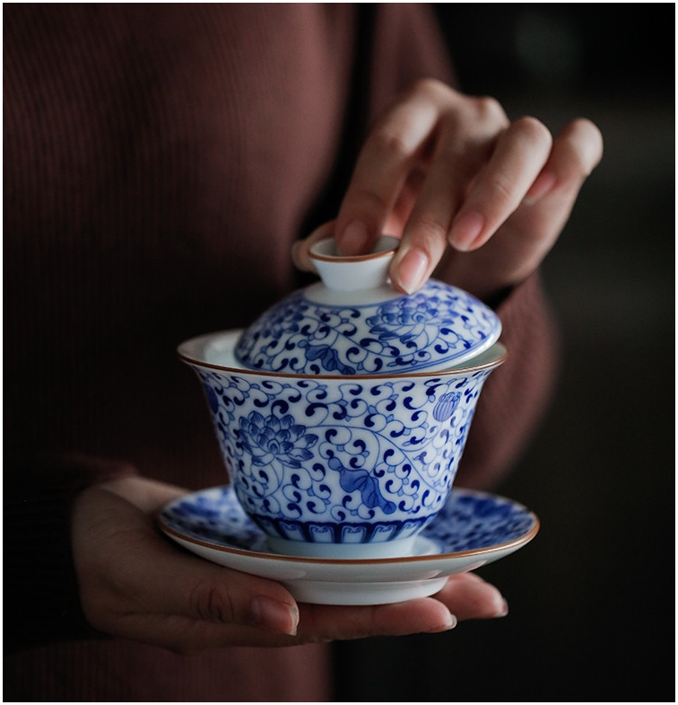 Гайвань из фарфора 180 мл с росписью 'Синий лотос' для заваривания чая