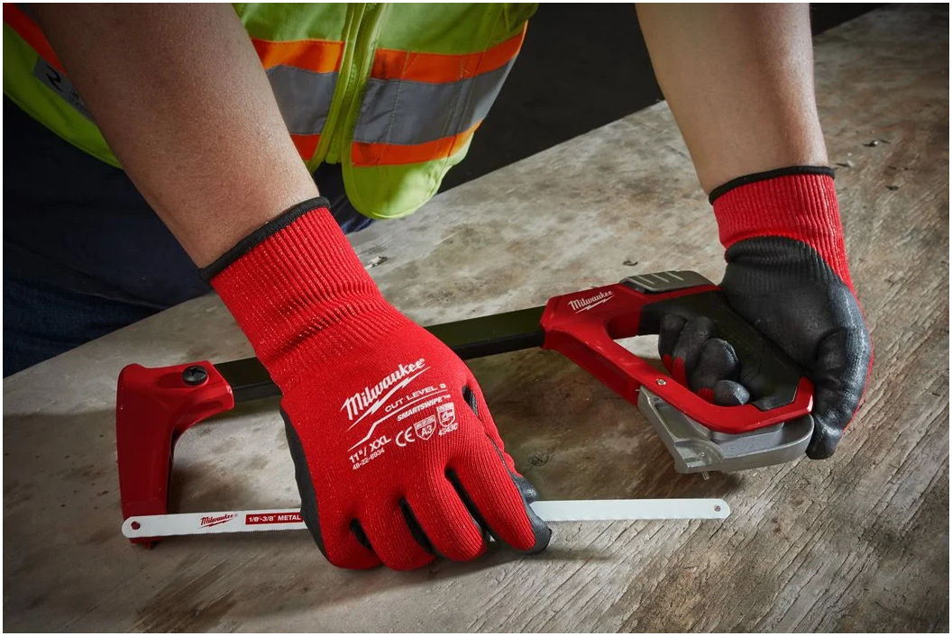 Перчатки рабочие MILWAUKEE для защиты от порезов уровень 3, размер 8/M, с текстурированным нитрилом и SMARTSWIPETM