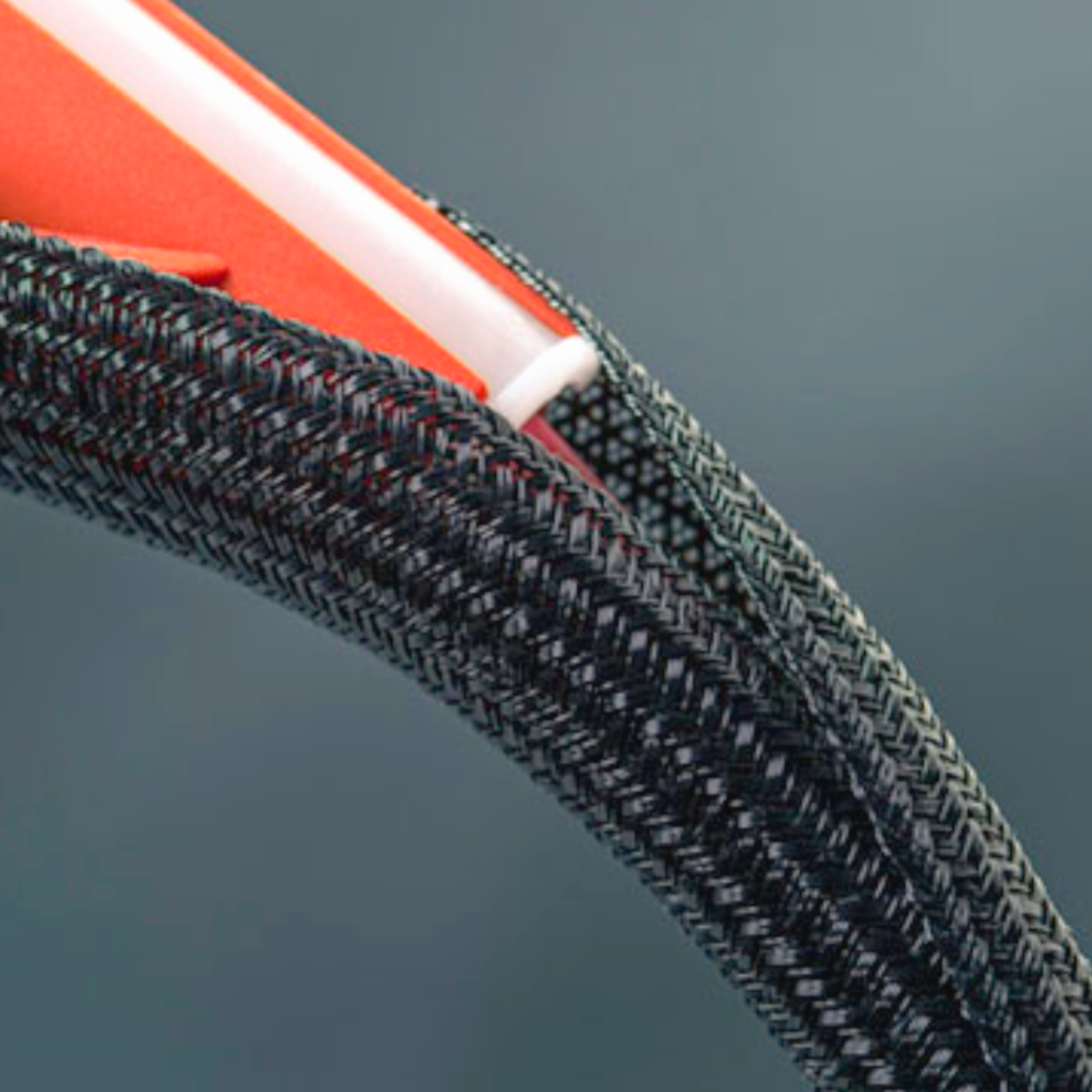 Гнучка оплетка Techflex F6W0.31WH, діаметр 7.9 мм, самозакриваючася, 1 м для кабелів