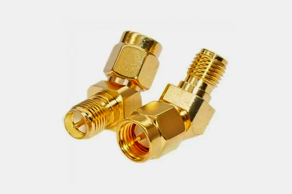 Адаптер SMA > RP-SMA кутовий 90° для Wi-Fi та радіочастотних з'єднань, метал, оригінал