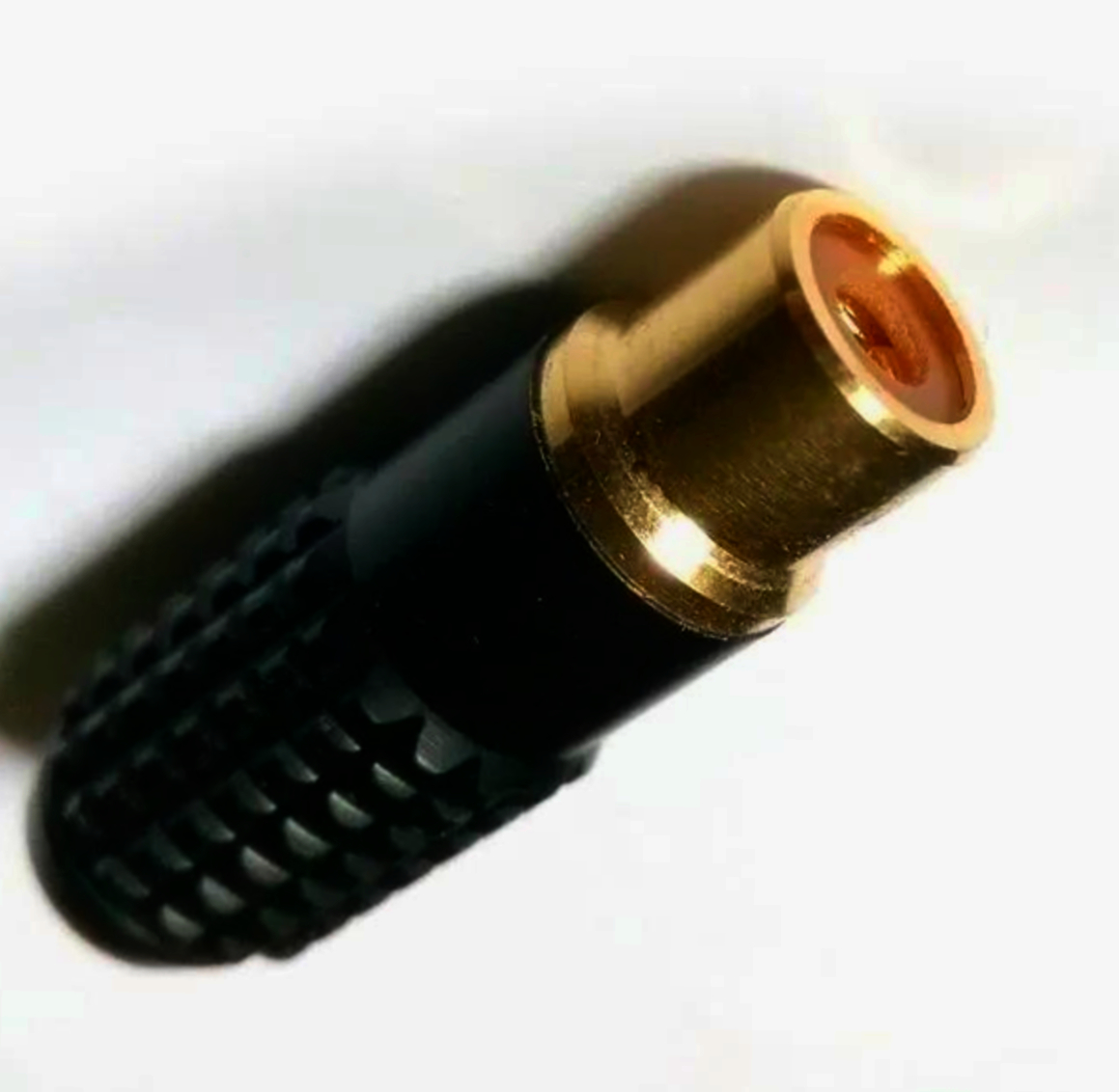 Кабельний RCA розapos;єм Avvicon AC-FR-35B для монтажу, діаметр кабелю до 5 мм, чорний корпус, Тайвань