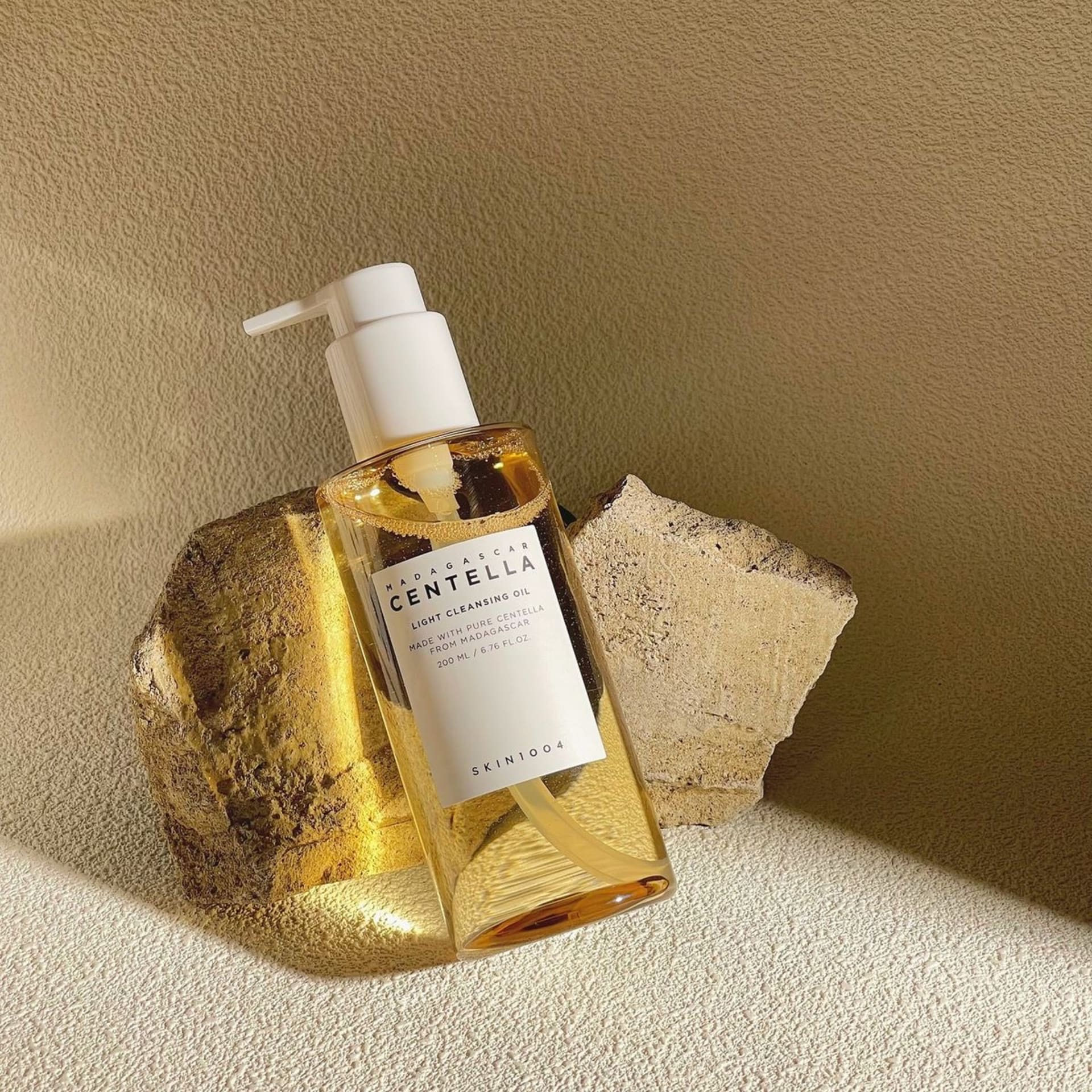 Madagascar Centella Light Cleansing Oil - Image 2