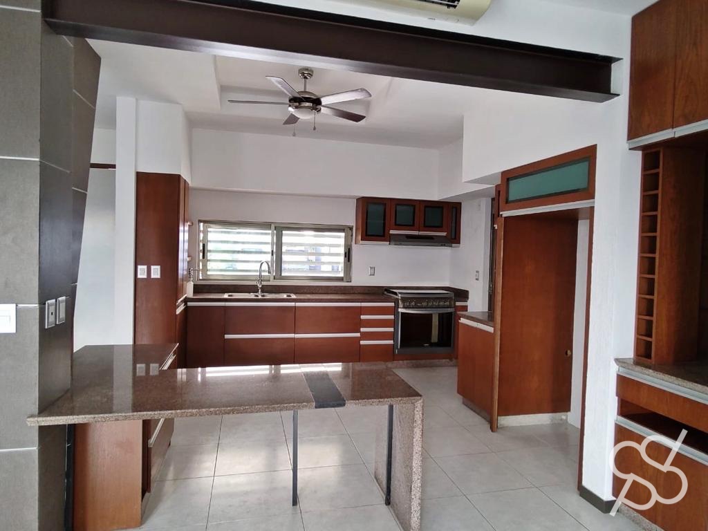 Propiedad CAVI Imagen 02cocina_casa_residencial_cumbres_cancun_cavi_lhk5rf.jpg
