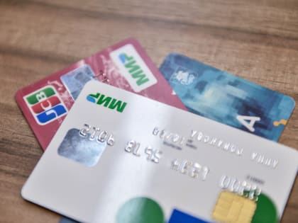 Россияне стали пользоваться банковскими картами