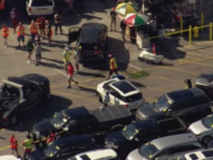 Машина сбила восемь человек на автомобильном аукционе в США