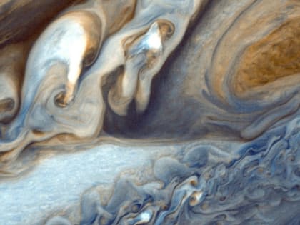 Полярные сияния на спутниках Юпитера в 15 раз ярче земных