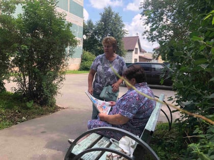 К пожилыми жителям Сытьково библиотекари приходят домой