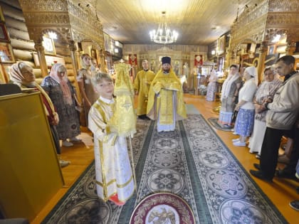 Архиерейское богослужение в Казанском храме деревни Леониха