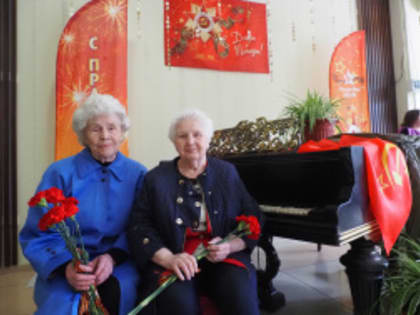 В зрительном зале – ветераны и молодежь.