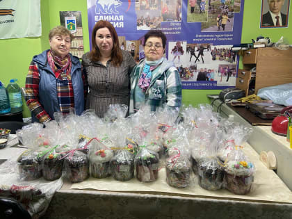 Партийцы передали жителям Люберец куличи к Пасхе