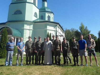 Посещение военнослужащими Свято-Духовского храма деревни Дубровки