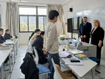 Делегация Коломенского университета посетила школу в Нанкине