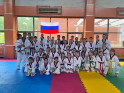 Тхэквондисты из Лобни прошли аттестации на черные и цветные пояса