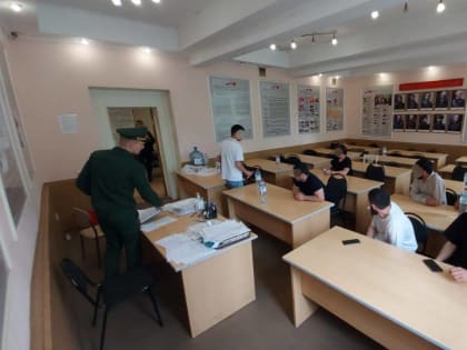 Восемь иностранных граждан, ставших гражданами РФ, поставили на воинский учёт по итогам рейда в Люберцах